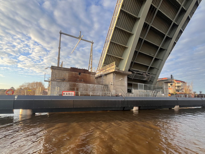 Ledverken sedda från en passerande båt. Foto