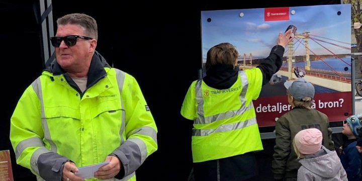 Projektledare John Löfgren i vårt tält på köpmannamarknaden