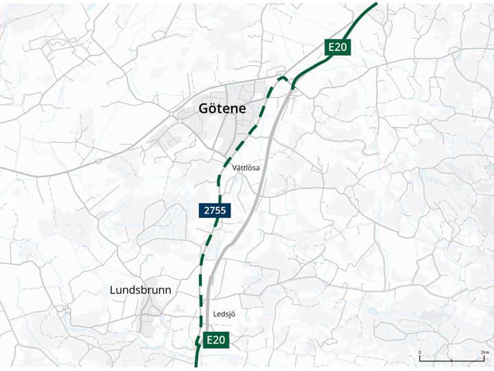 Karta som visar att E20-trafiken leds om strax väster om befintlig dragning, via väg 2755 - via Götene och sedan tillbaka ut på ordinarie E20.