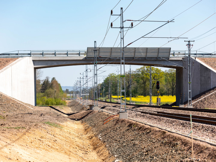 En av flera nya broar som byggts på sträckan Ängelholm C-Maria station.