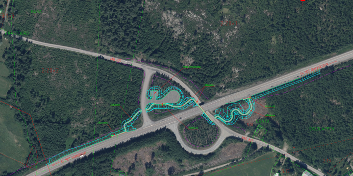 Bilden illustrerar hållplatslägena, pendlarparkeringen och gångbanorna.