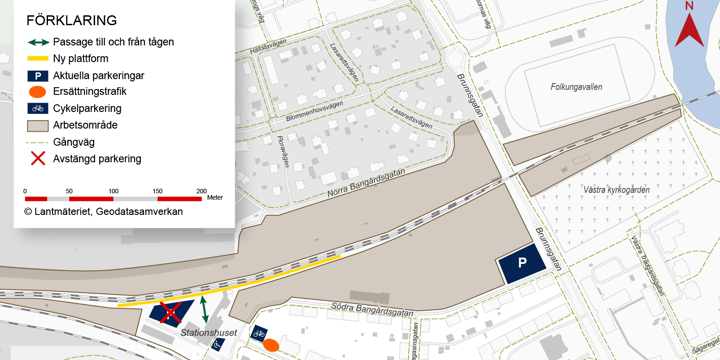 Bilden visar stationsområdet. Observera att parkeringen för funktionshindrade fortfarande ligger bakom stationshuset. Kartan visar ett framtida läge för den parkeringen.