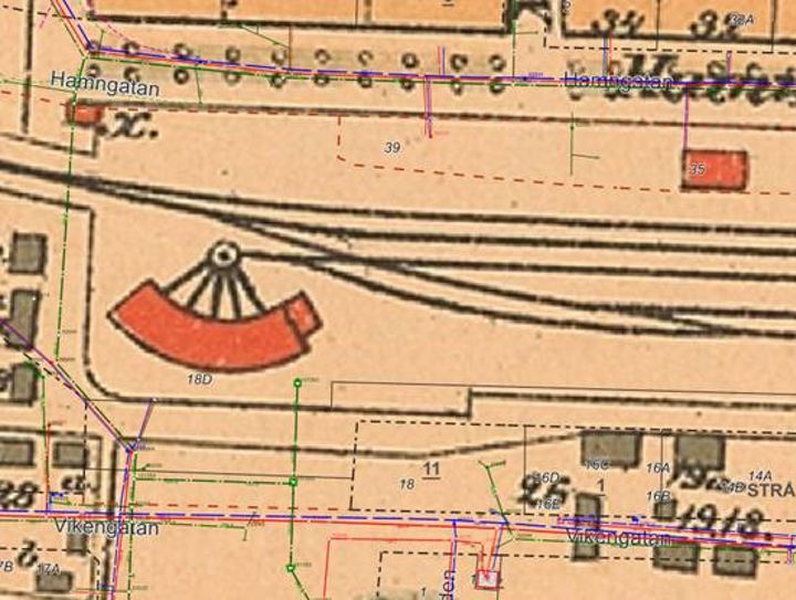 Gammal kart från 1893 visar var både vändskivan och lokstallet låg.