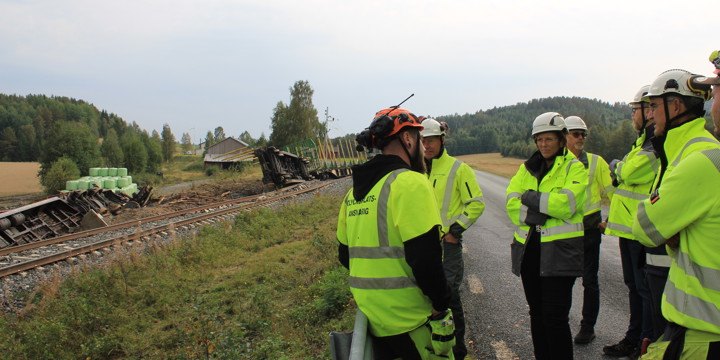 Skada på järnväg med urspårade vagnar