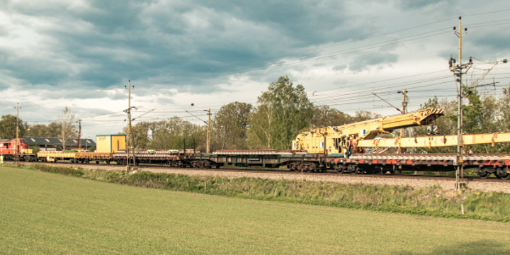 På väg mot ännu ett växelbyte med kranen på släp.