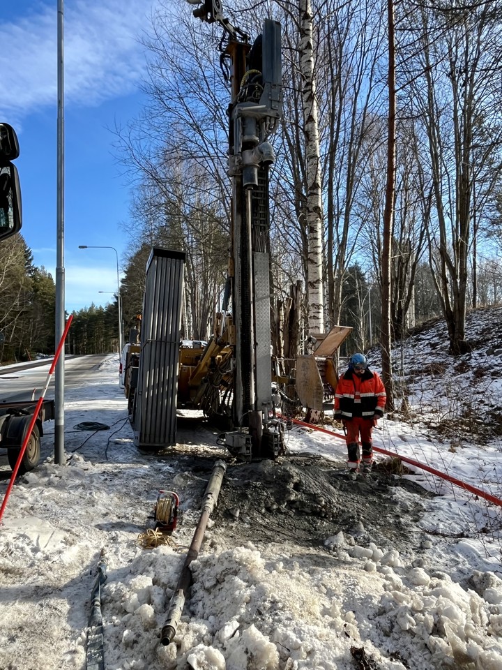 Arbete med grundvattenrör.