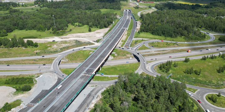 Bilden visar en flygbild över Trafikplats Hjulsta